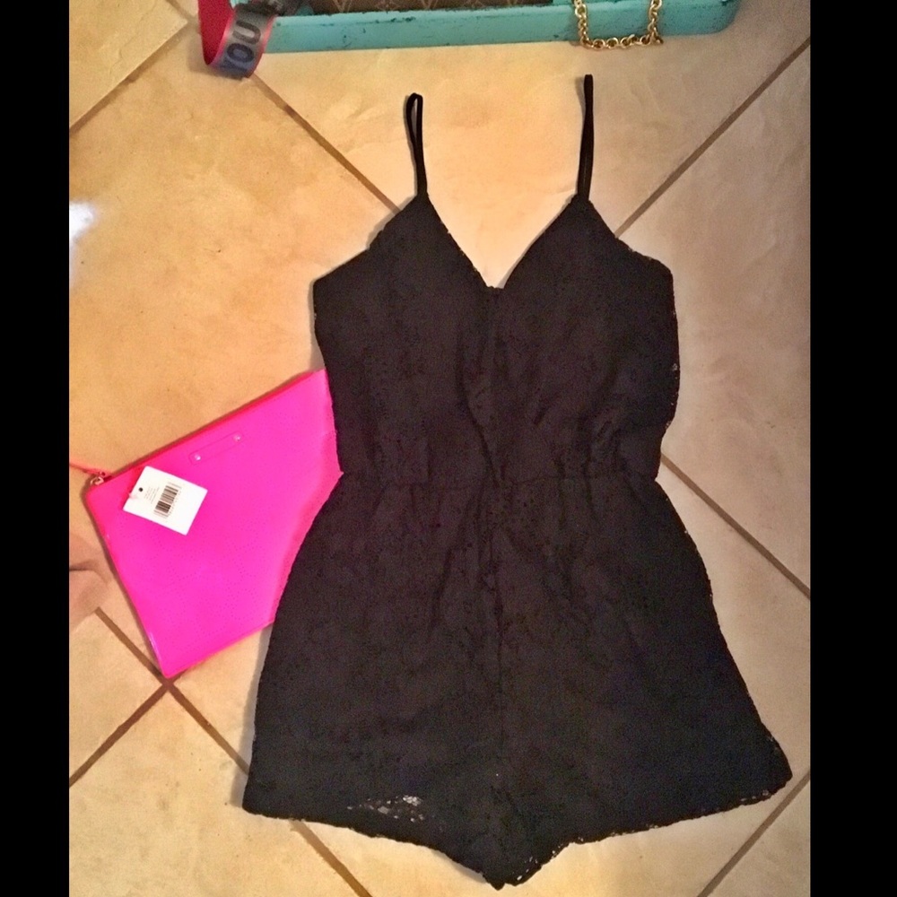 🌟Black Lace Romper & Hot Pink Kate Spade Clutch🌟
